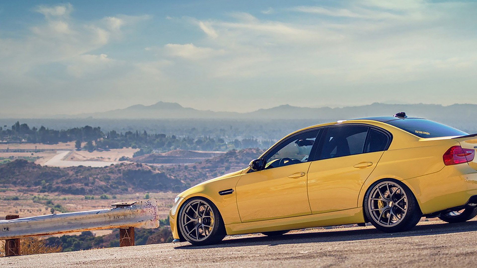 国足战术多元化，适应不同对手，国足阵容战术