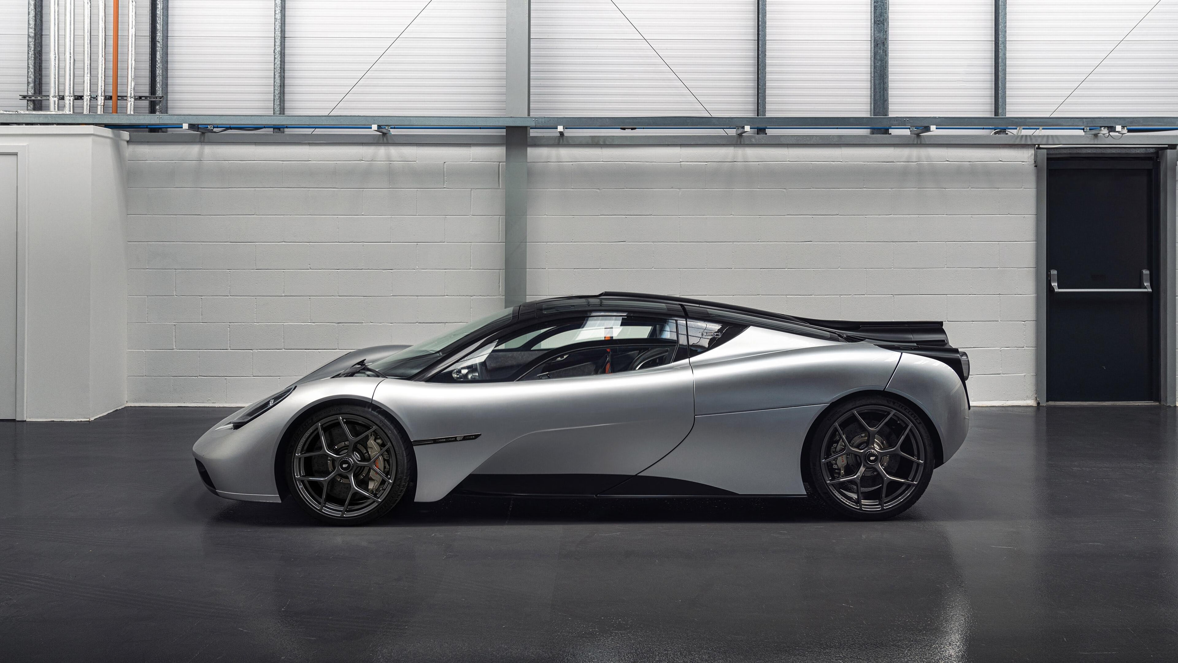 国足边路压制效果与控场关联,足球边路进攻视频