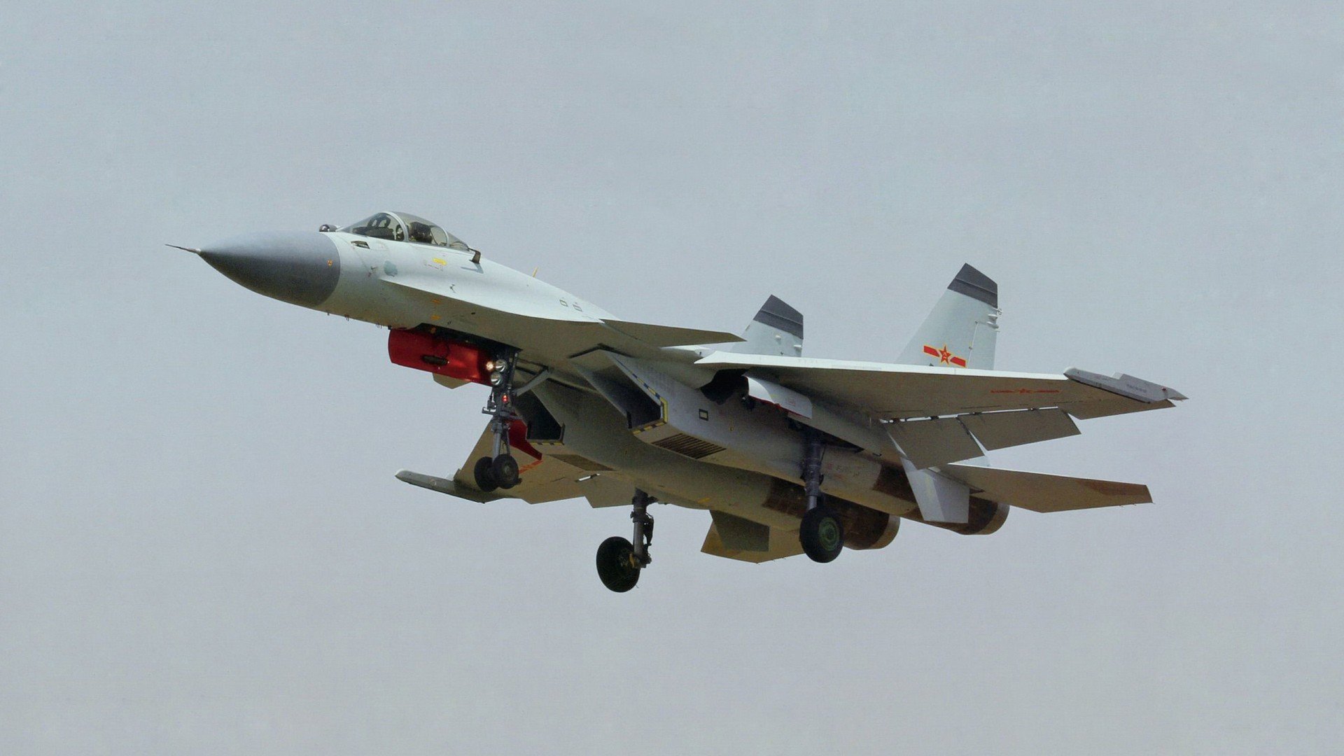 跳水高台项目波兰完成高难动作，高台跳水极限