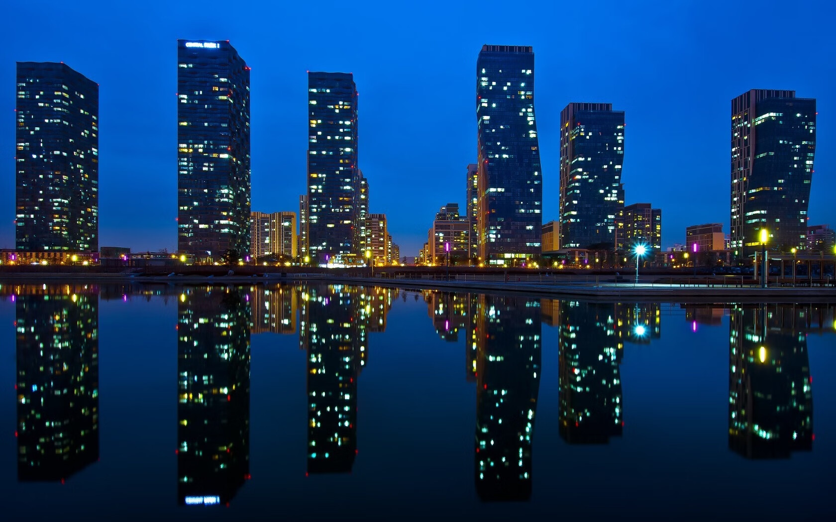 阿莱克西展现新生代蝶泳潜力，阿莱克西亚·阿西福特